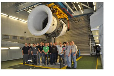 SAMPLE 3.2 Team at SR Technics in Zurich Airport_web.JPG